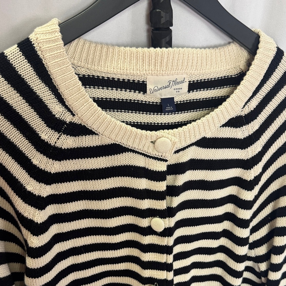 Universal Thread Black and Cream Button-Up Cardigan - Picture 2 of 5